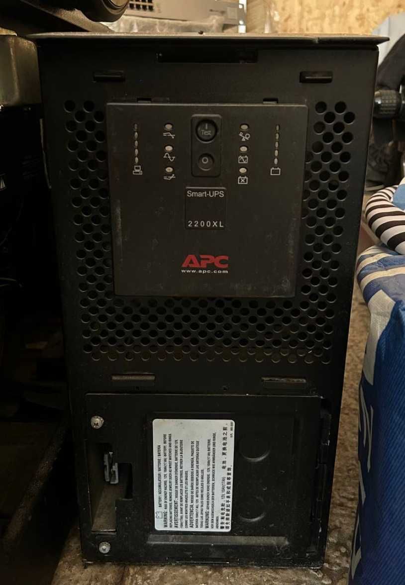 ДБЖ APC Smart-UPS XL 2200VA (без батареї, чиста синусоїда)