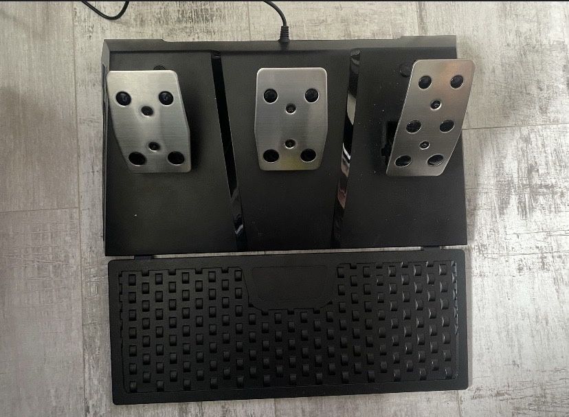 Wystawiam na sprzedaż kierownicę marki Cobra GT900