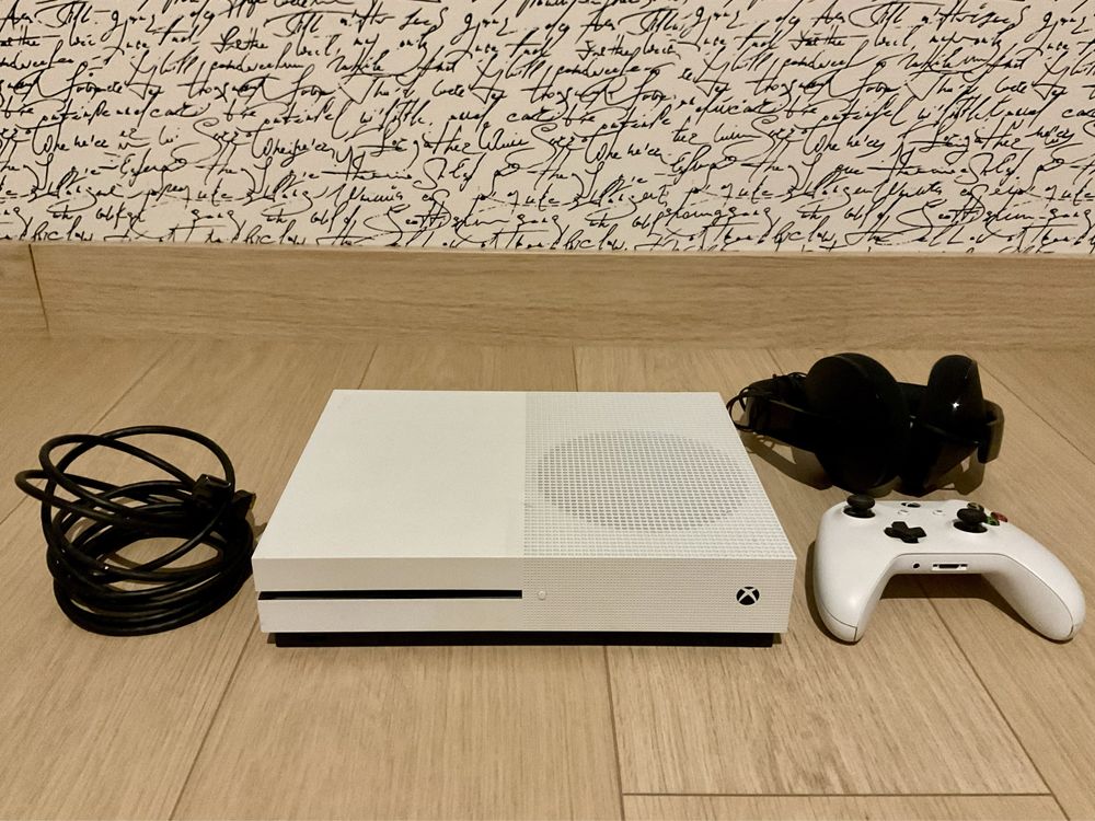 Xbox One S 1T + pad + sluchawki gamingowe Xbox