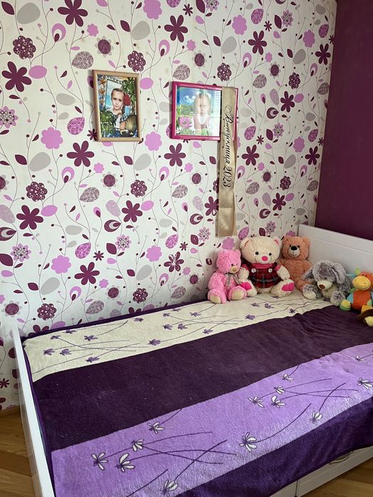 Продається 3-кімнатна квартира з індивідуальним опаленням біля АТБ