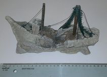 Barco e ânfora ornamental para aquário