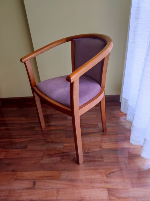 Cadeira de cerejeira impecável