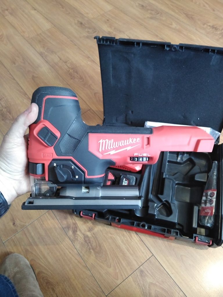 Milwaukee M18 FBJS