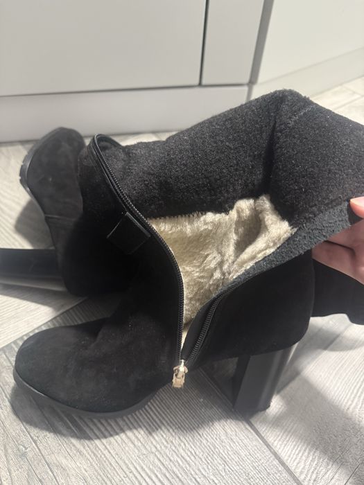 Жіночі замшеві зимові чоботи