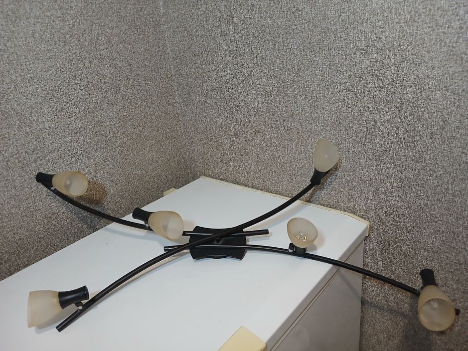 Люстра у вітальню