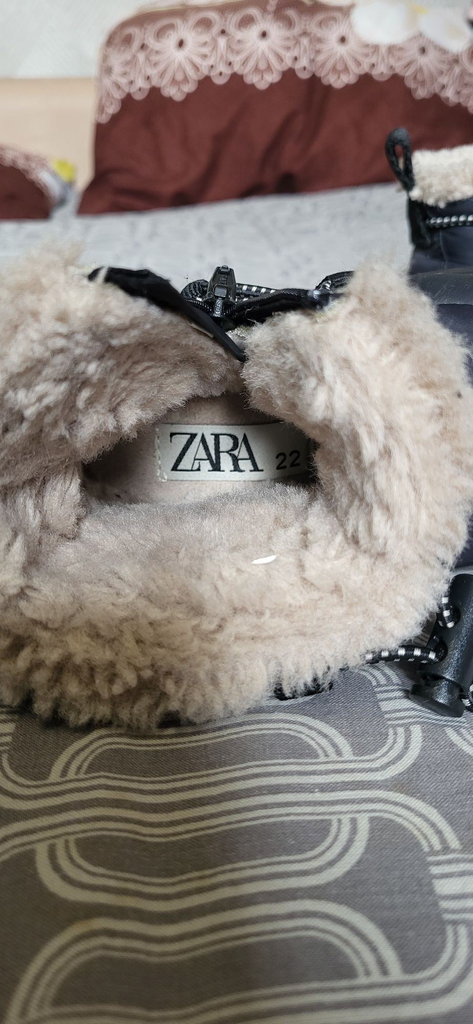 Продам дитяче взуття Zara.