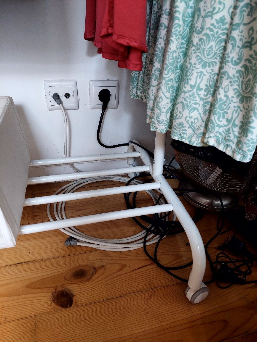 Chariot com prateleiras removíveis