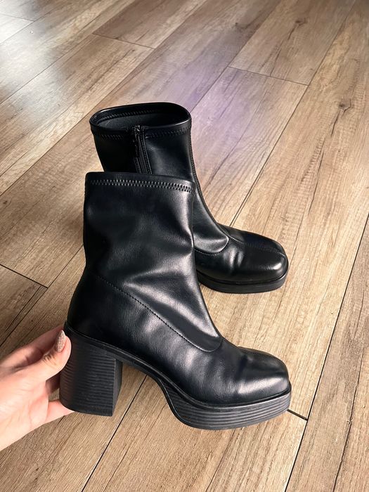 Botki na słupk czarne 39