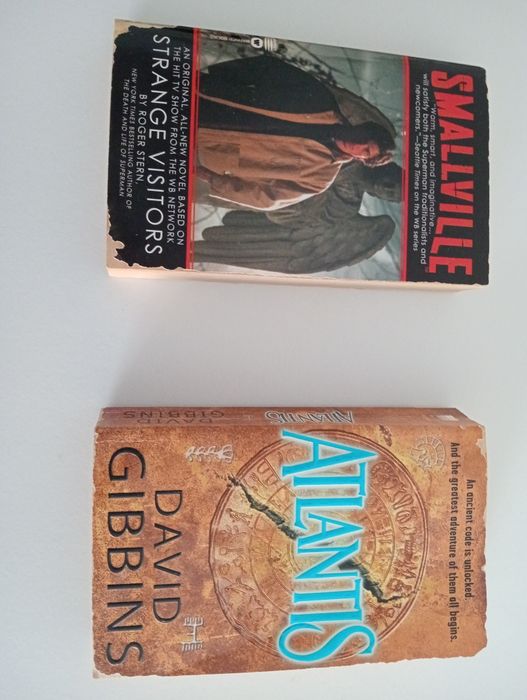 Livros, Atlantis e Smallville