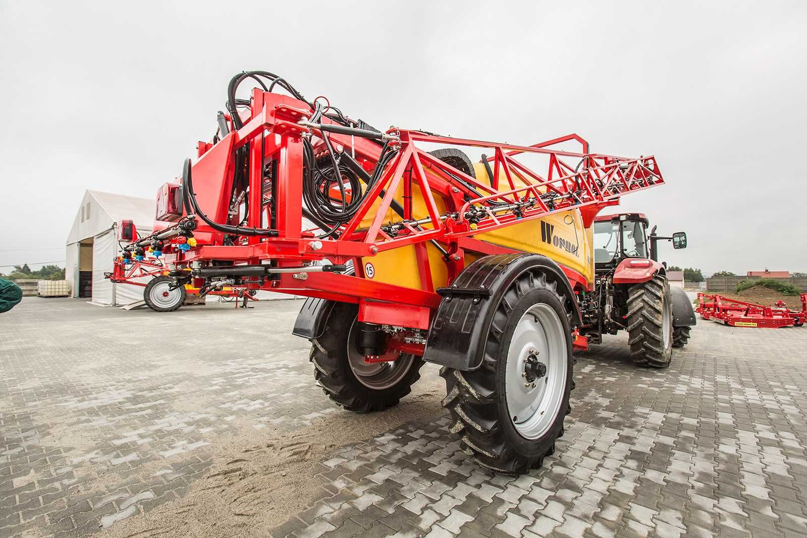 Opryskiwacz polowy przyczepiany rozkład. hydraulicznie PROTON - TORO