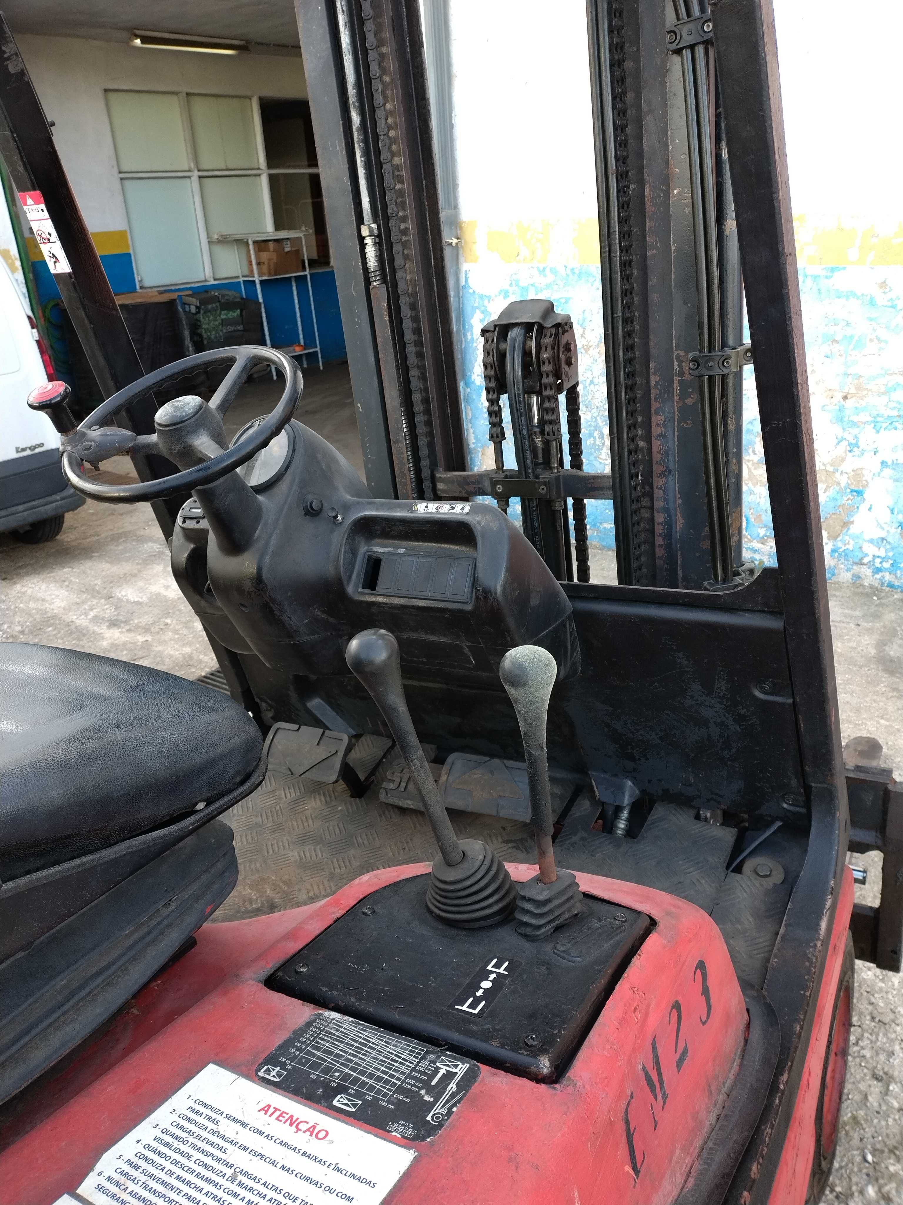 Empilhador LINDE H16D Diesel 1600kg