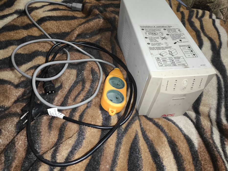 АPC Smart-UPS 700VA без АКБ 
HapiuHMu TpaHcOopMaTop