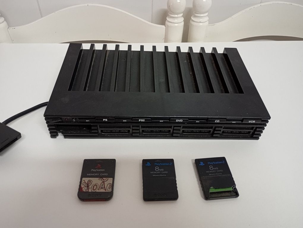 Adaptador Multitap PlayStation 2 (4 Comandos + 4 Cartões de Memória)