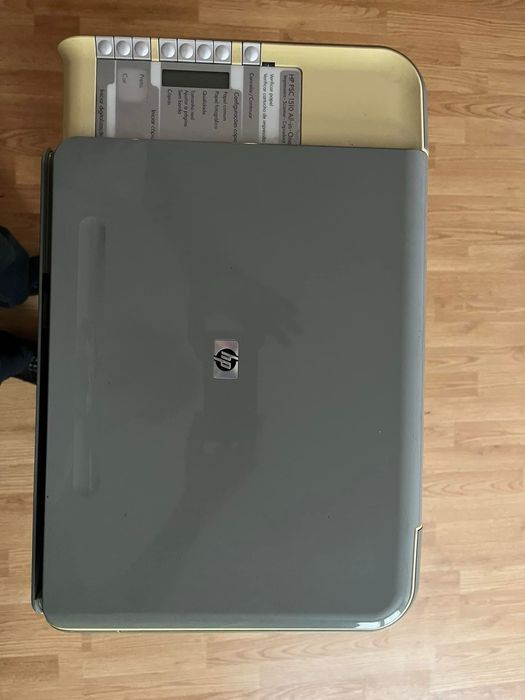 Maquina de escrever electronica a funcionar em pleno.