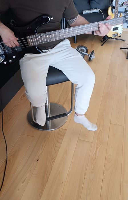 Шукаю барабанщицю з електробарабанами