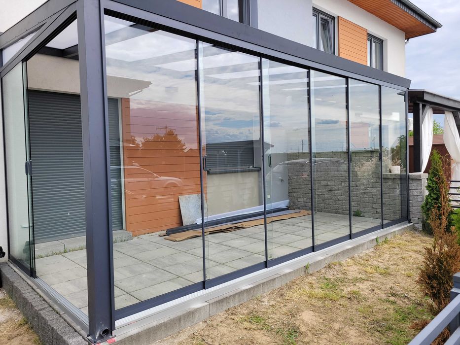 Szklana zabudowa tarasu - ogród szklany