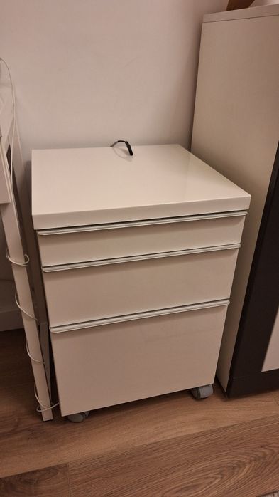 IKEA komoda na kólkach Besta Burs