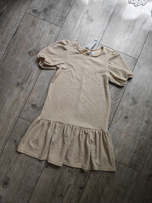 Nowa sukienka dziewczęca