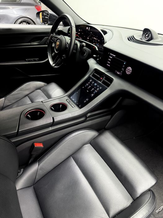 PORSCHE TAYCAN 4 CROSS TURISMO