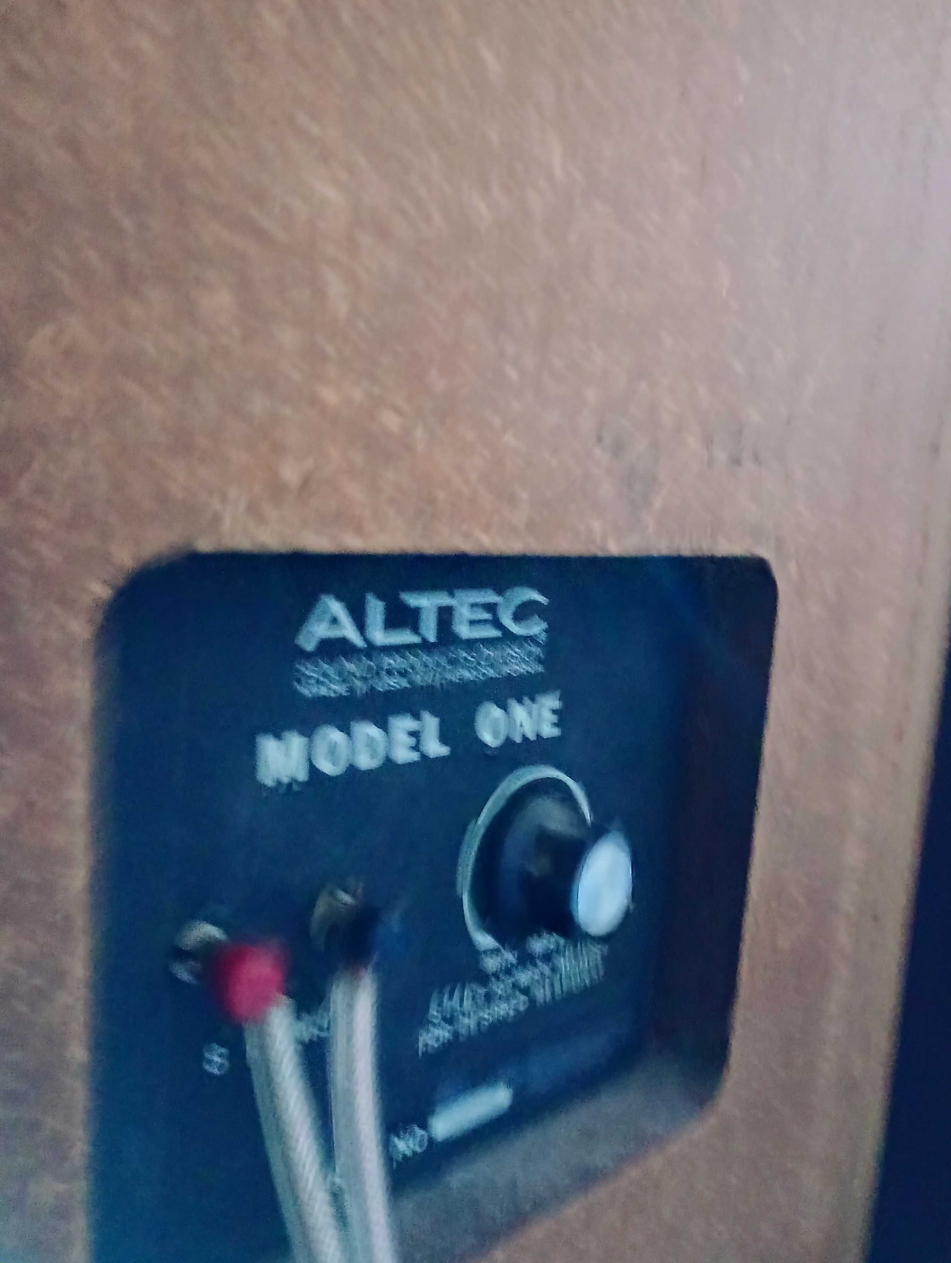 Kolumny altec model one