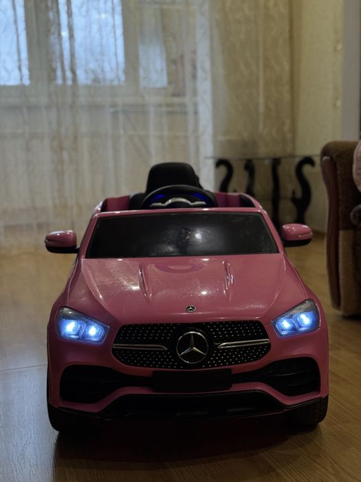 Дитячий електромобіль Mercedes GLE