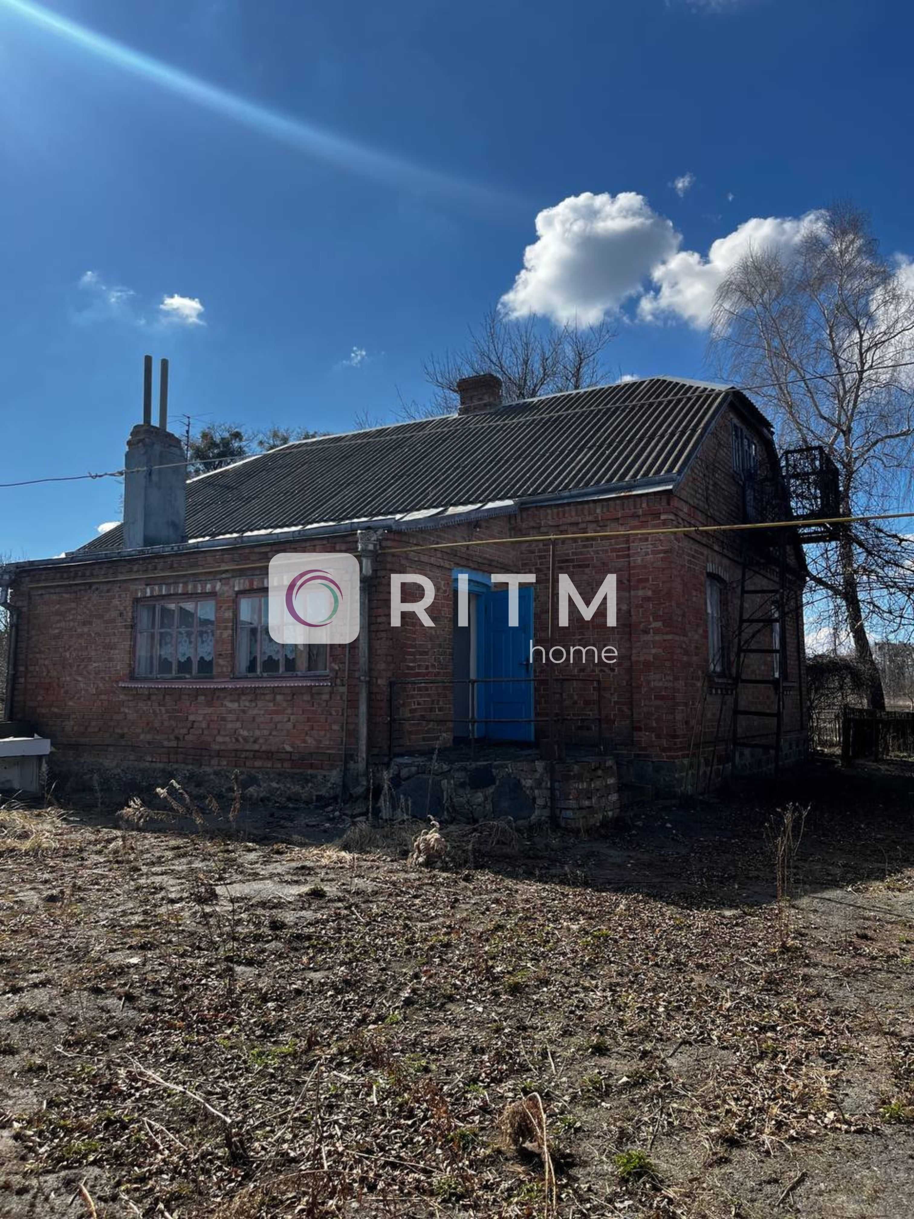 Продаж земельної ділянки - 50 сотих з цегляним будинком