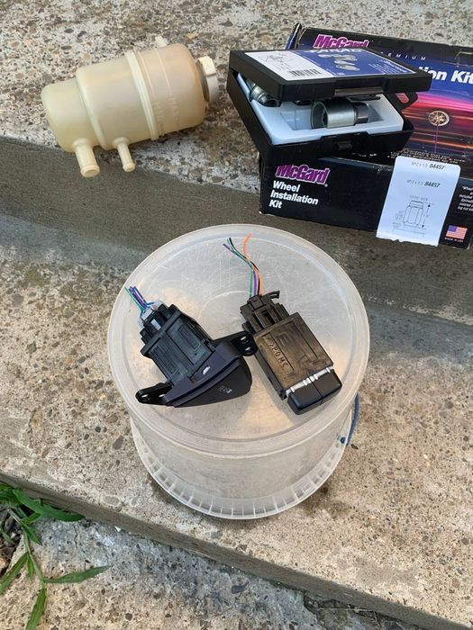 Цена за 2 Кнопки свет печка противотуманки Mitsubishi Grandis MR190953