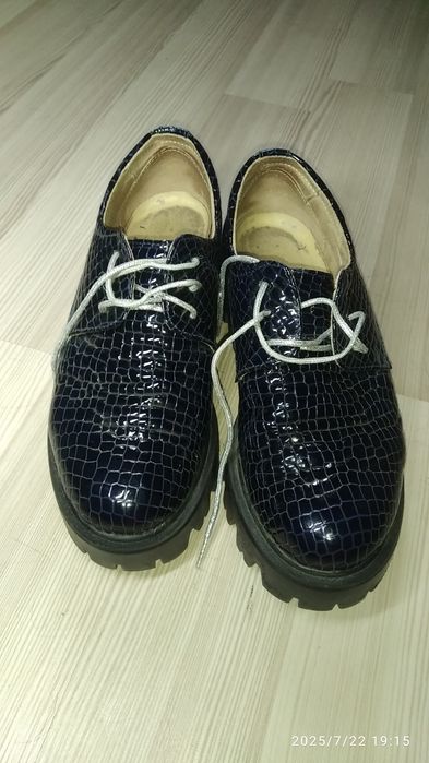 Туфлі полу ботинки осінні шкіряні жіночі 37 р