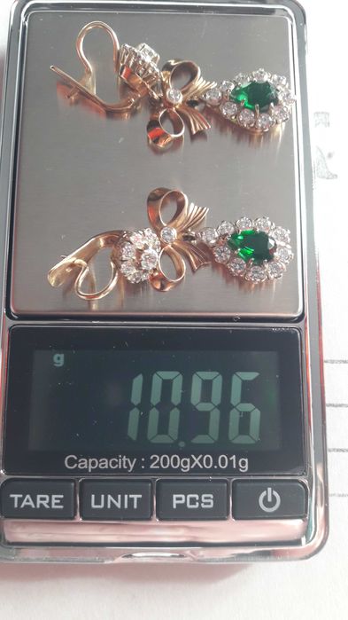 Продам Золотые серьги 583 пробы с изумрудами и цирконием