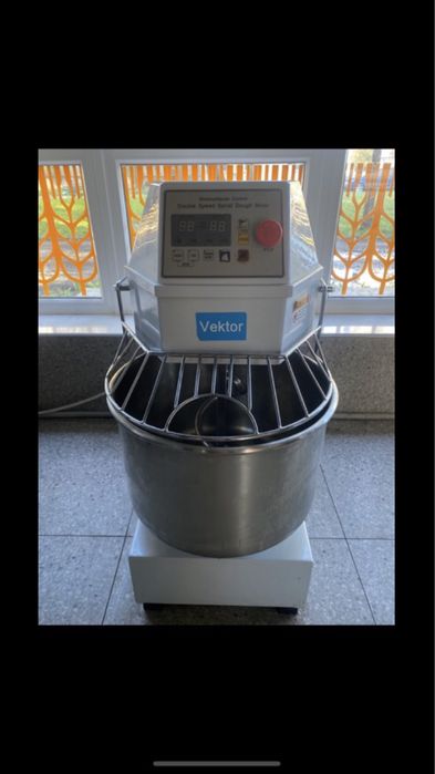 Продам тістоміс Vektor 30 л. Стан нового