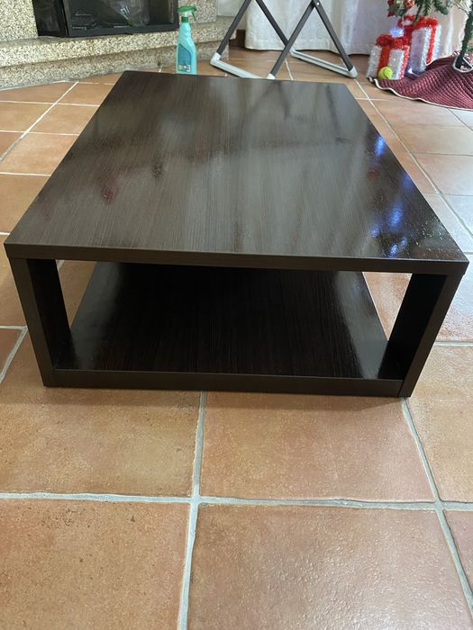 Rack e mesa de centro de sala