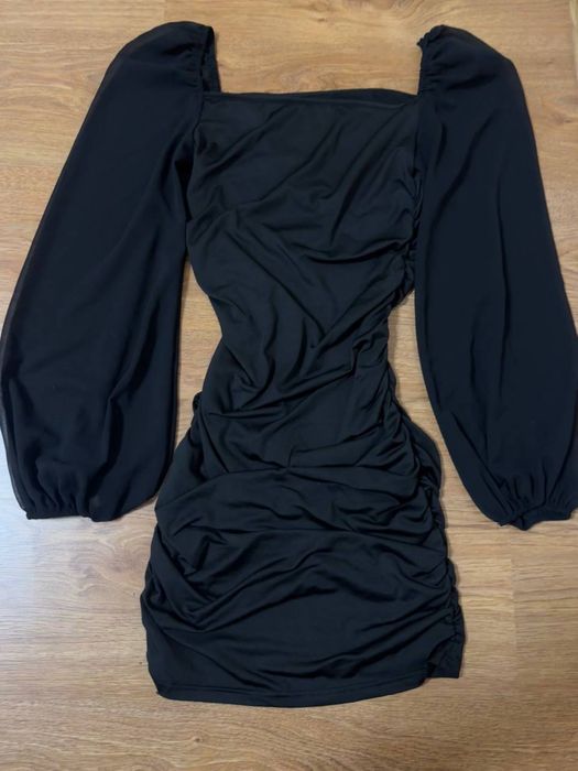 Чорна сукня коротка