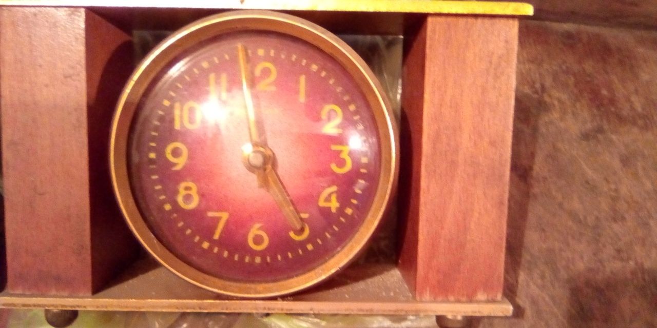 Продам старые часы