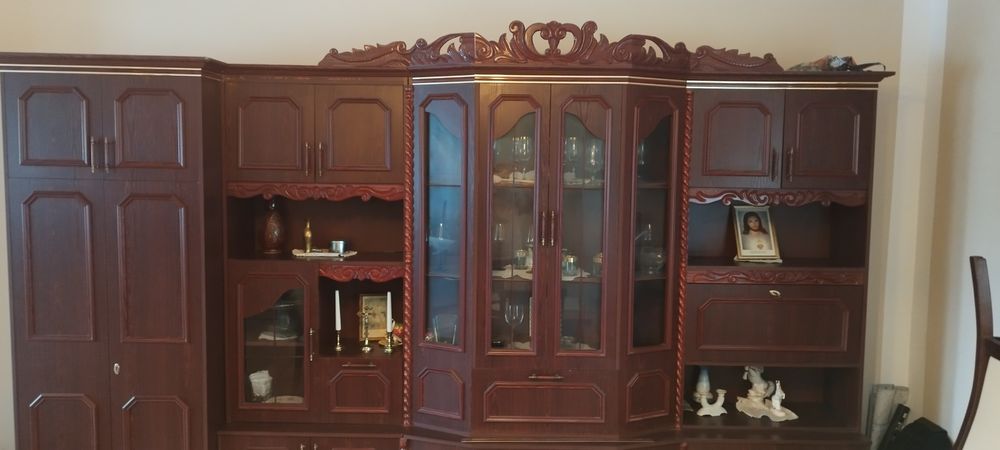 Meblościanka z koroną