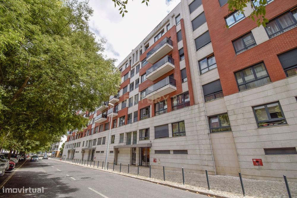 Apartamento T3 com 2 lugares de garagem