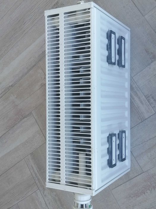 Радиатор стальной- 15см, высота 30 см, длинна 50 см. с термоголовкой.