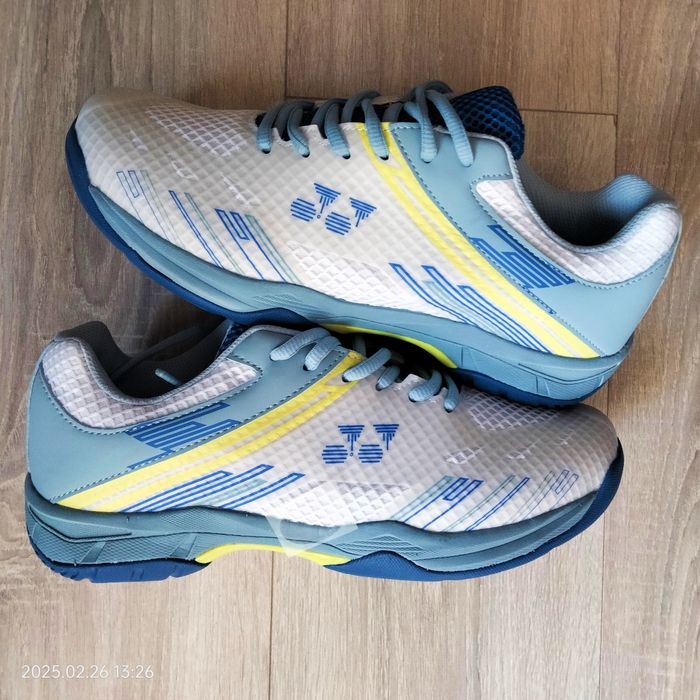 Кросівки чоловічі