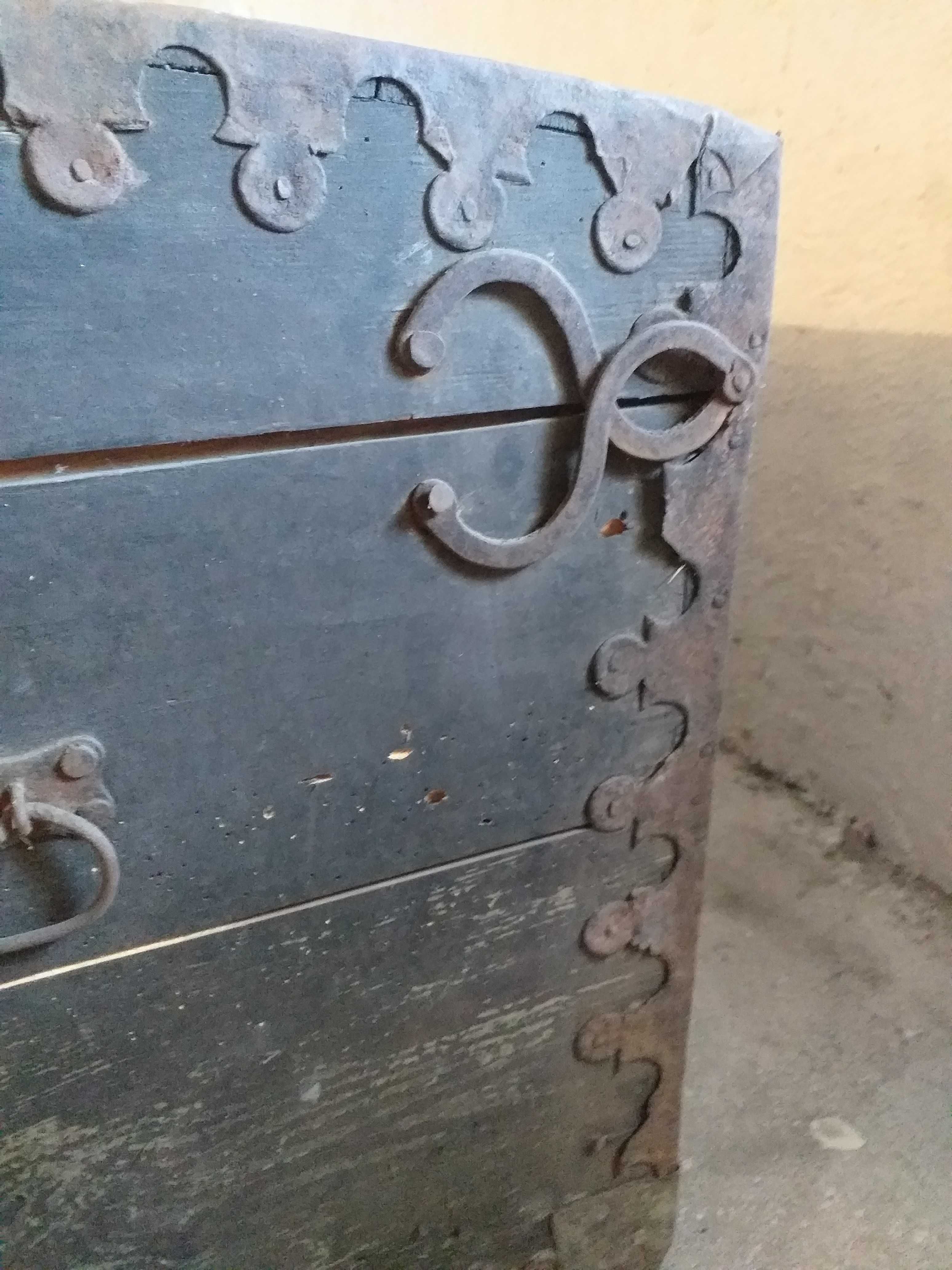 Stara drewniana skrzynia, kufer, około 120 lat Bydgoszcz
