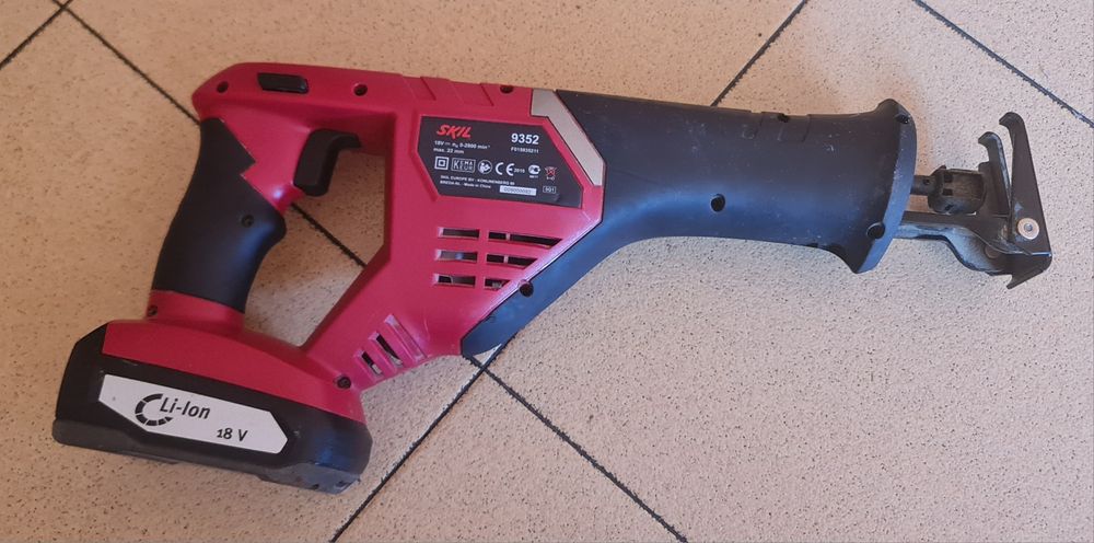 Vendo Máquina Serra Sabre com Bateria da Marca Skil