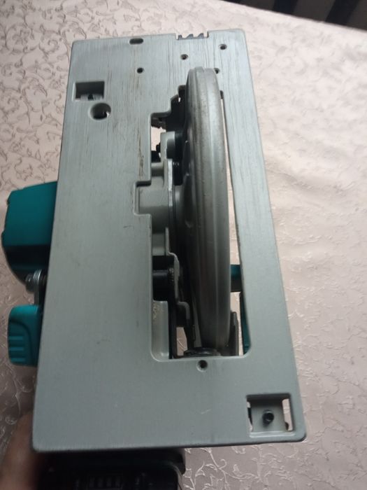 Пилка Makita XSH03.та акумулятор bl1830b.