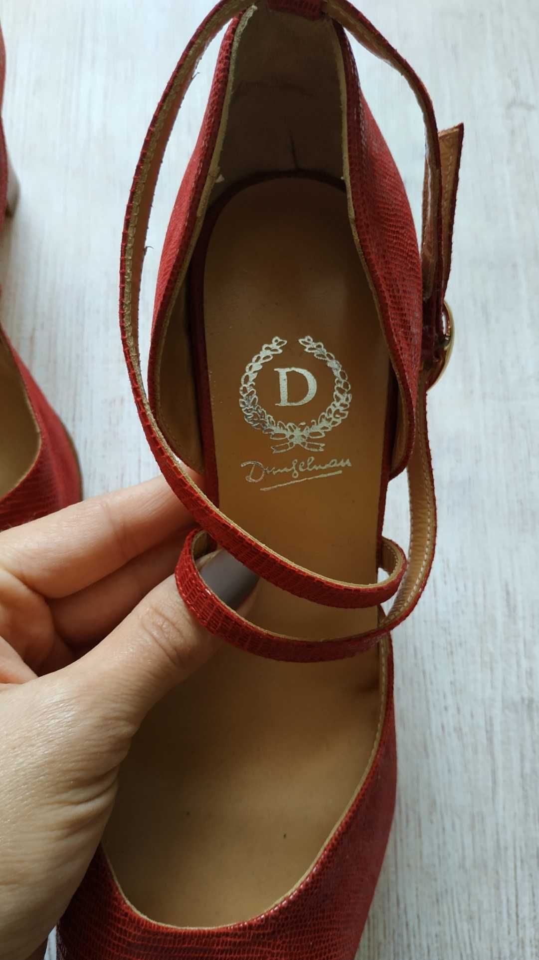 Dungelmann червоні шкіряні босоніжки туфлі з ремінцями зміїїний принт
