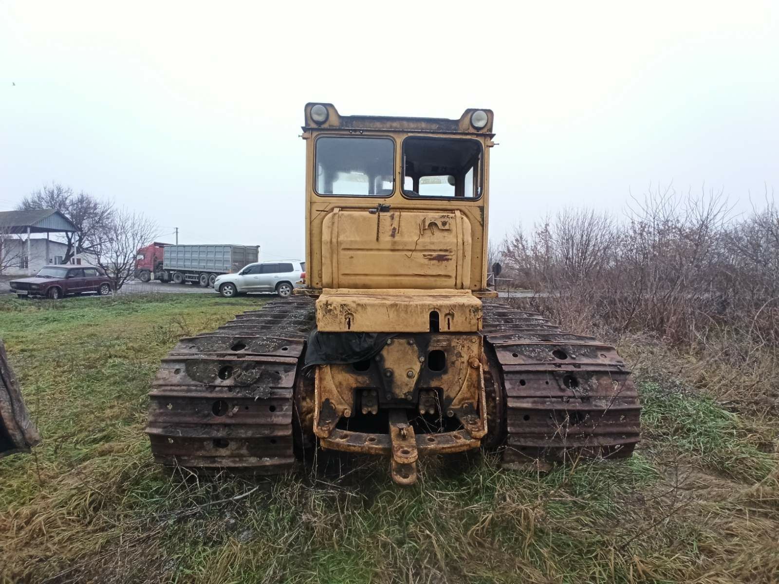 Бульдозер Т-170 (Болотохід) на ходу