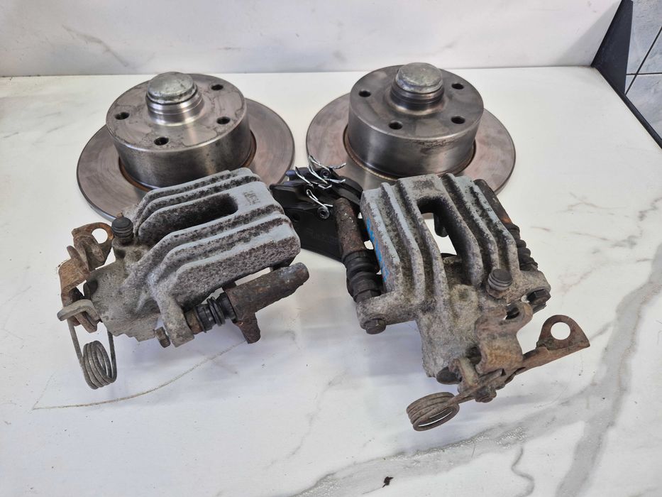 audi a4 b5 lift tarcze tył tylne klocki zaciski komplet