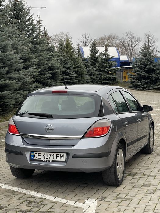Opel Astra 2004 год 1.4 бензин