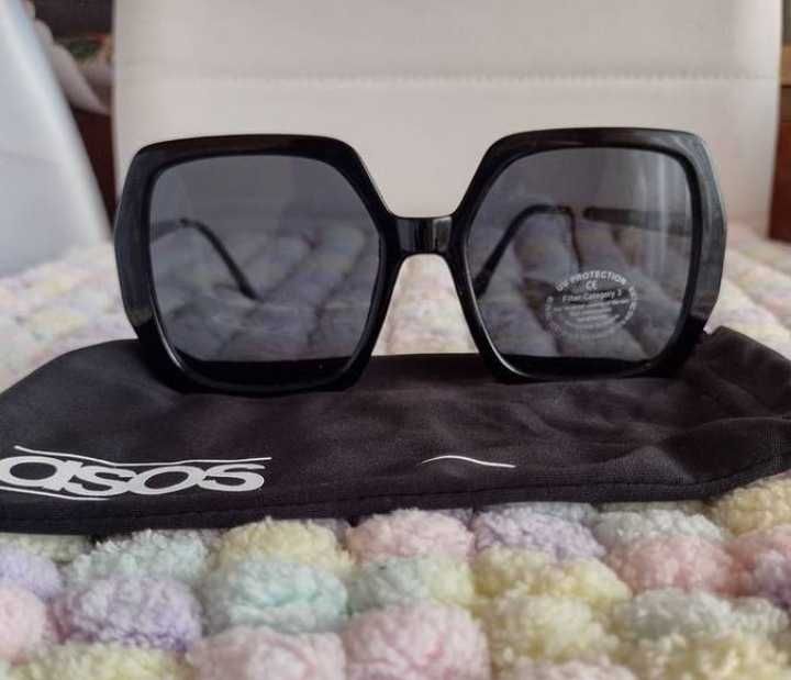 ASOS/ Duże okulary przeciwsłoneczne w etui, muchy z Londynu, NOWE