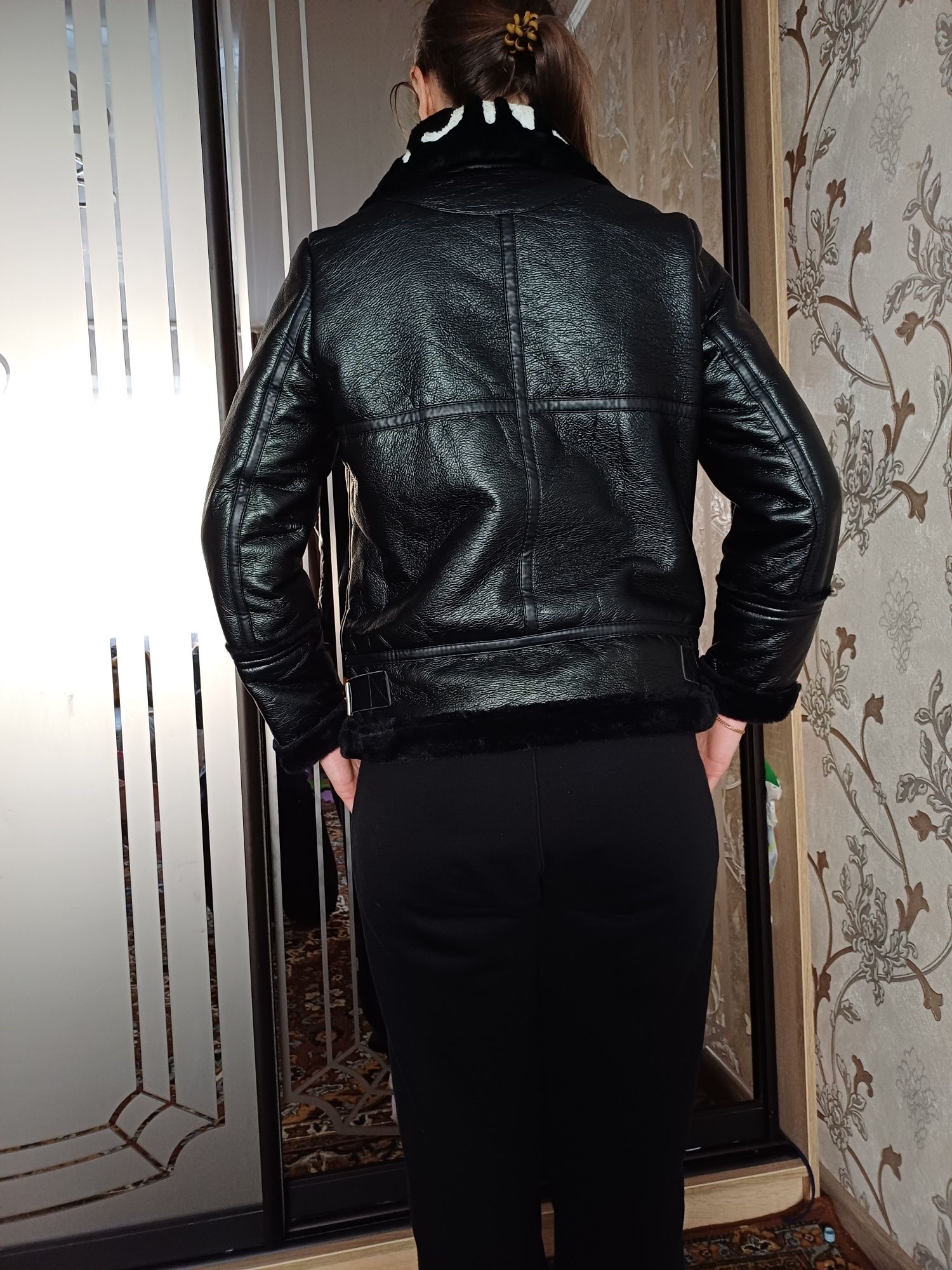 Продам зимнюю дубленку