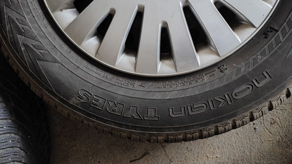 Opony zimowe Nokian WR SUV 4 215 70 r16