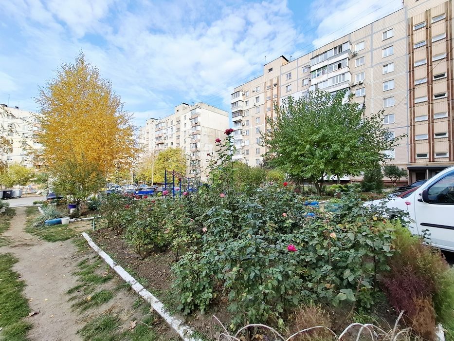 Продам 2-х ком. квартиру  2/9 ул. Героев 55 Бригады