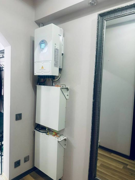 Установка, підключення, налаштування інверторів та акумуляторів.