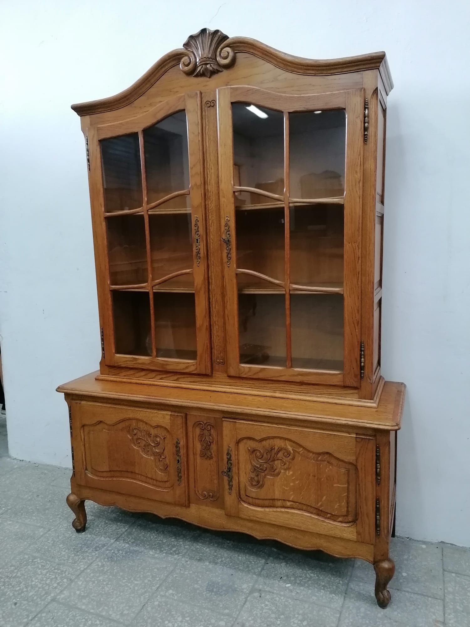 Ładna francuska witryna Ludwikowska Biblioteczka /